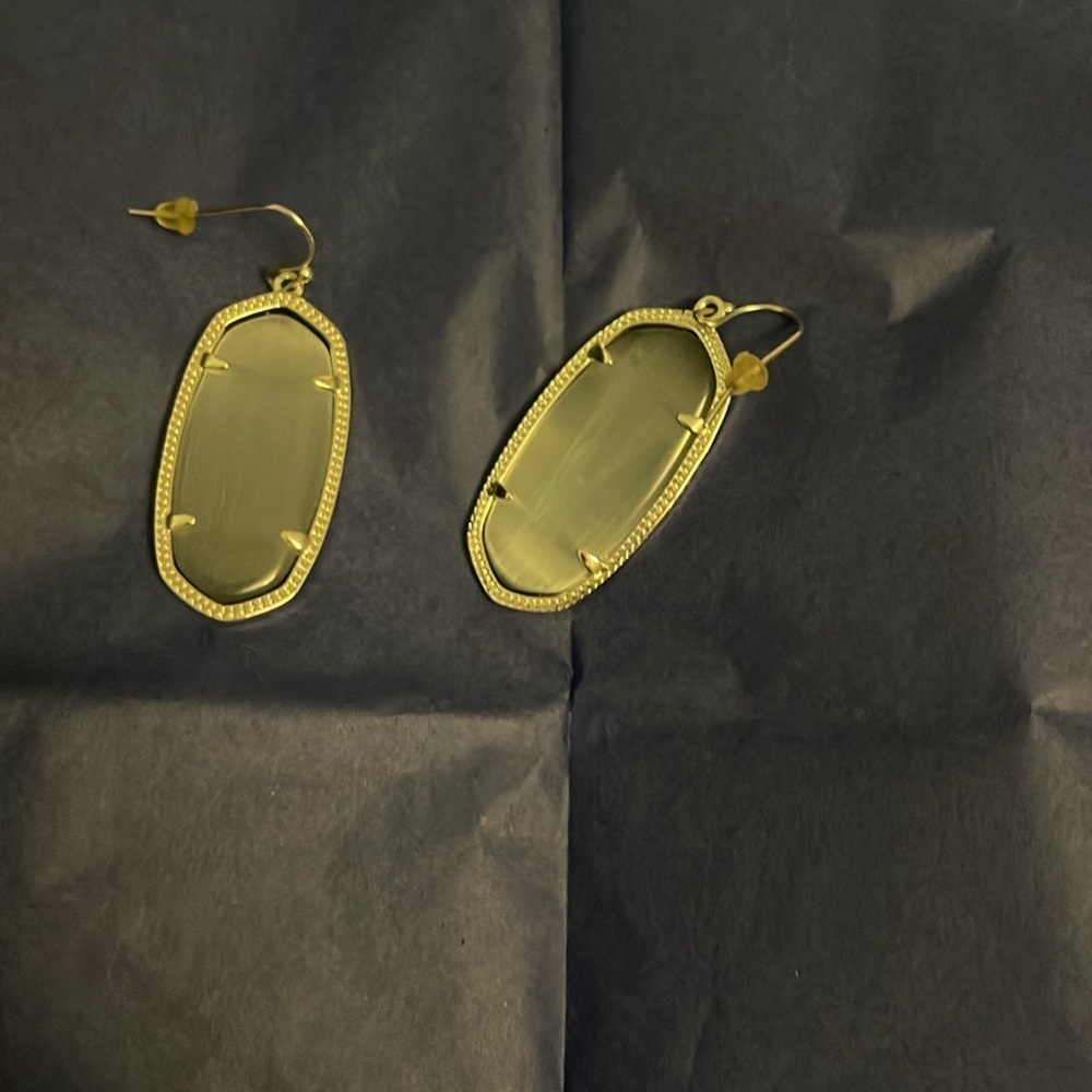 Jewelry - Picture 3 of 4